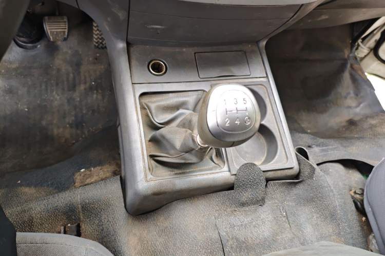 Used Jinbei Hiace 2018 2.0L Fifth-Generation Kuaiyun Luxury Standard Top 6-Seater V19S Gear Lever