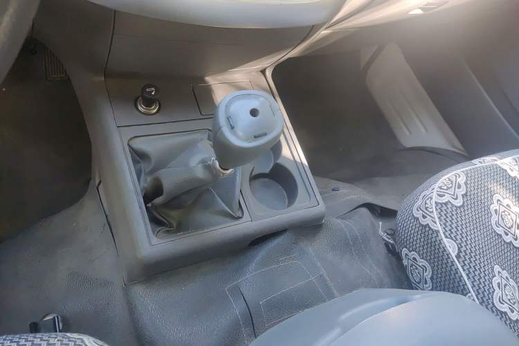 Used Jinbei Hiace 2018 2.0L Fifth-Generation Kuaiyunwang Deluxe Standard Top 10-Seater 4G21C Gear Lever