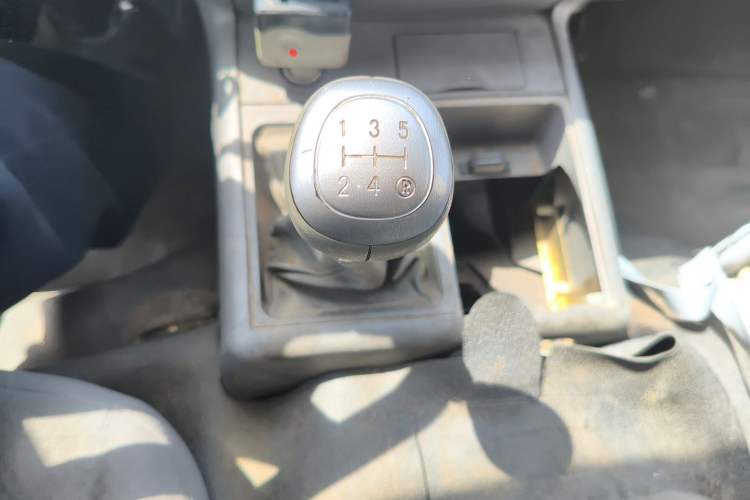 Used Jinbei Hiace 2018 2.0L Fifth-Generation Kuaiyun Luxury Standard Top 6-Seater V19S Gear Lever