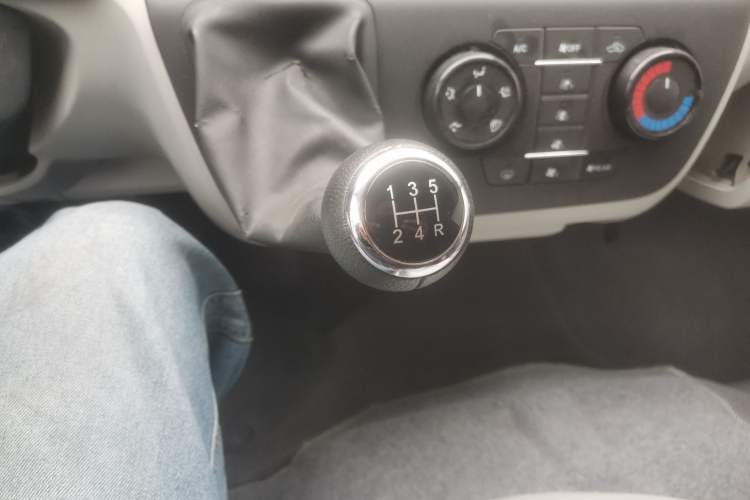 Used Jinbei Hiace 2018 2.4L Dashishi L Manual 14-Seater Luxury Version 4RB2 Gear Lever