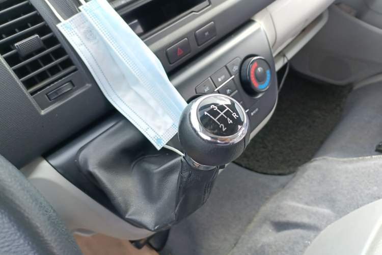 Used Jinbei Hiace 2018 2.4L Da Hai Shi W Manual 11-Seater Luxury Version 4RB2 Gear Lever