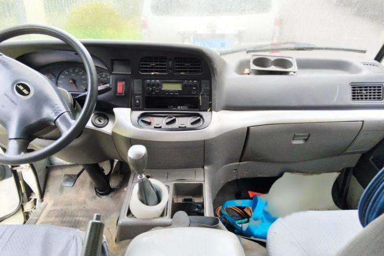 Used Jinbei Hiace 2018 2.0L Fifth-Generation Kuaiyun Standard Version Standard Roof 6 Seats V19S Interior 2
