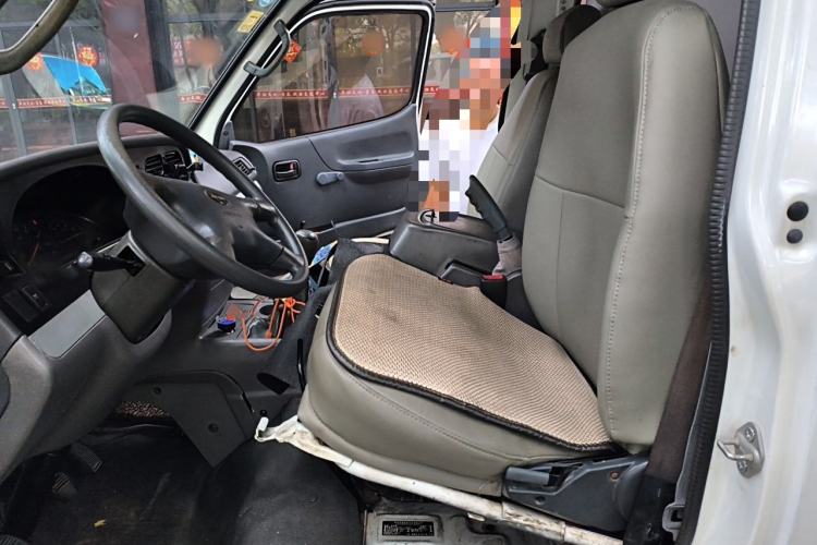 Used Jinbei Hiace 2018 2.0L Fifth-Generation Box Truck Standard Roof 2 Seats 4G21C Left Front Seat