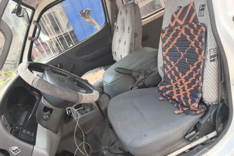 Used Jinbei Hiace 2018 2.0L Fifth-Generation Kuaiyun Luxury Standard Top 6-Seater V19S Left Front Seat
