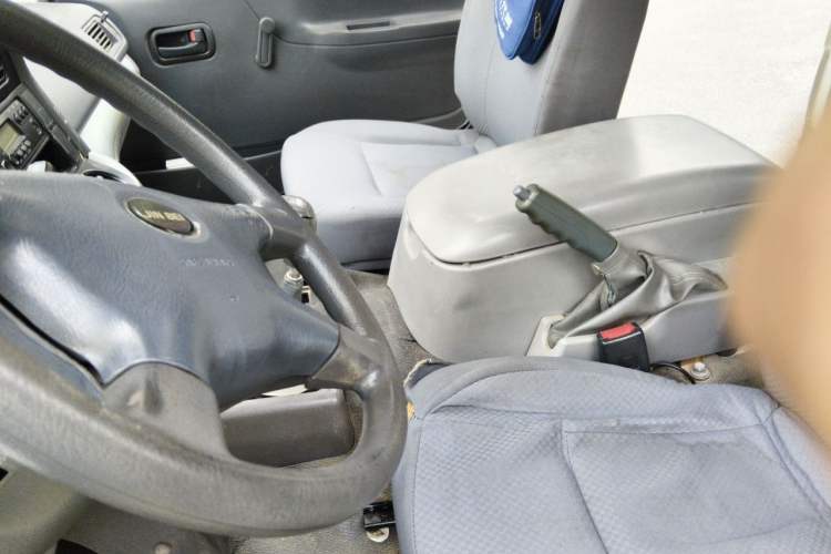 Used Jinbei Hiace 2018 2.0L Fifth-Generation Kuaiyun Standard Version Standard Roof 6 Seats V19S Left Front Seat