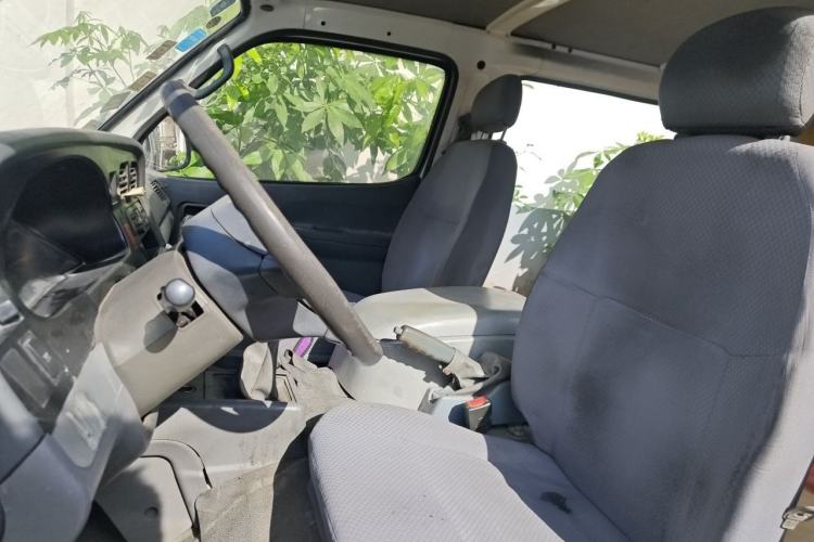 Used Jinbei Hiace 2018 2.0L Fifth-Generation Box Truck Standard Roof 2 Seats 4G21C Left Front Seat