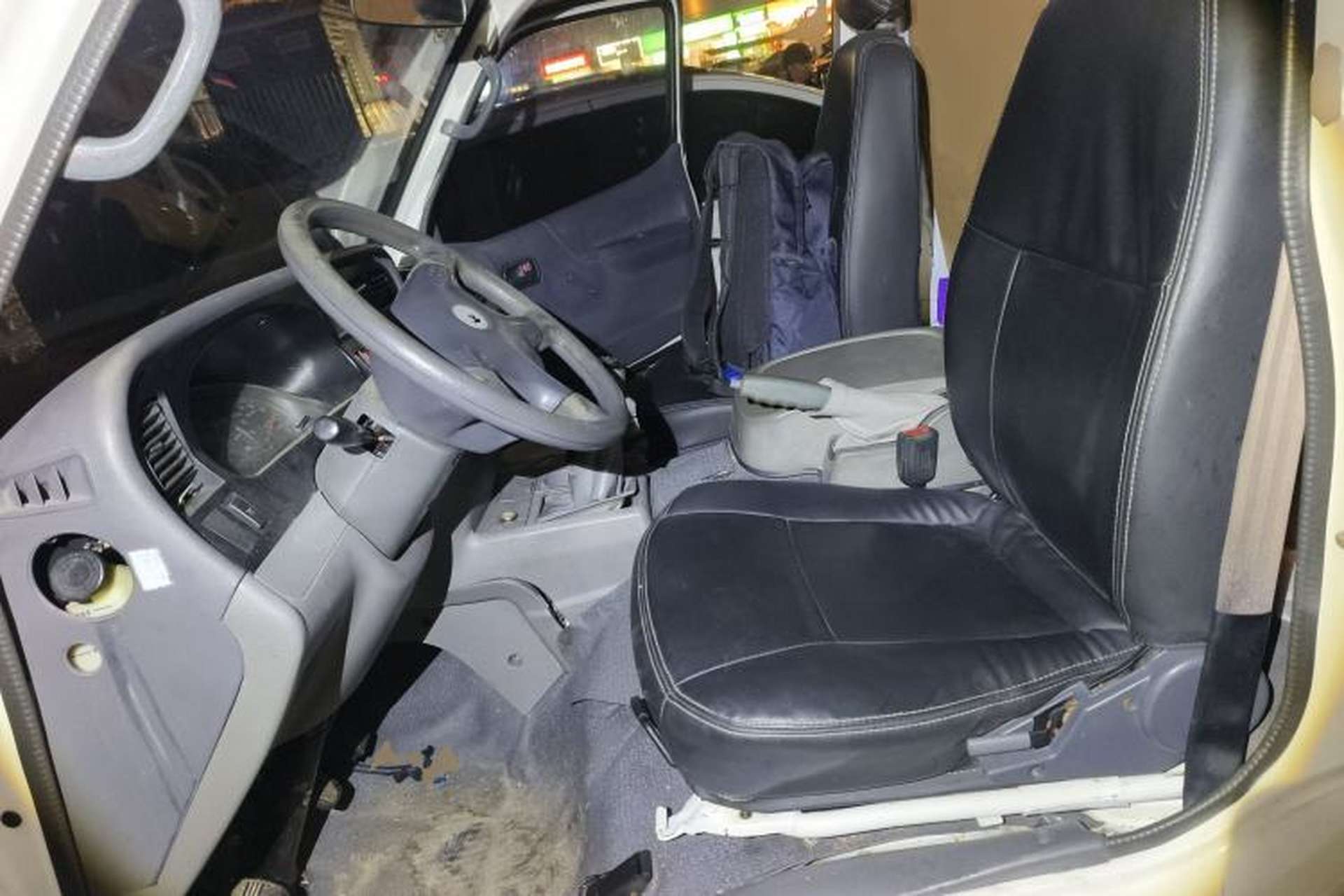 Used Jinbei Hiace 2018 2.0L Fifth-Generation Box Truck Standard Roof 2 Seats 4G21C Left Front Seat