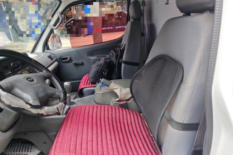 Used Jinbei Hiace 2018 2.0L Fifth-Generation Box Truck Standard Roof 2 Seats 4G21C Left Rear Seat
