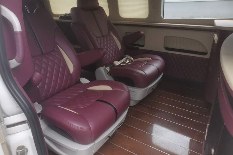 Used Jinbei Hiace 2018 2.4L Dashishi L Manual 14-Seater Luxury Version 4RB2 Left Rear Seat