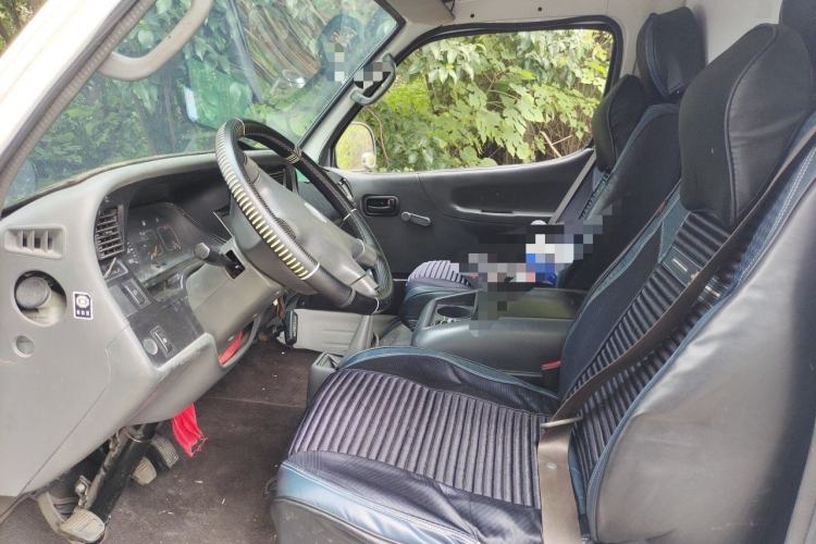 Used Jinbei Hiace 2018 2.0L Fifth-Generation Box Truck Standard Roof 2 Seats 4G19 Left Rear Seat
