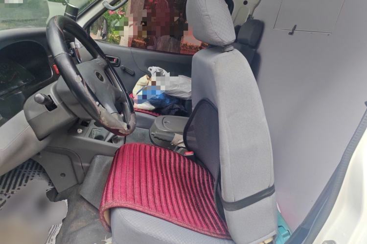 Used Jinbei Hiace 2018 2.0L Fifth-Generation Box Truck Standard Roof 2 Seats 4G21C Left Rear Seat
