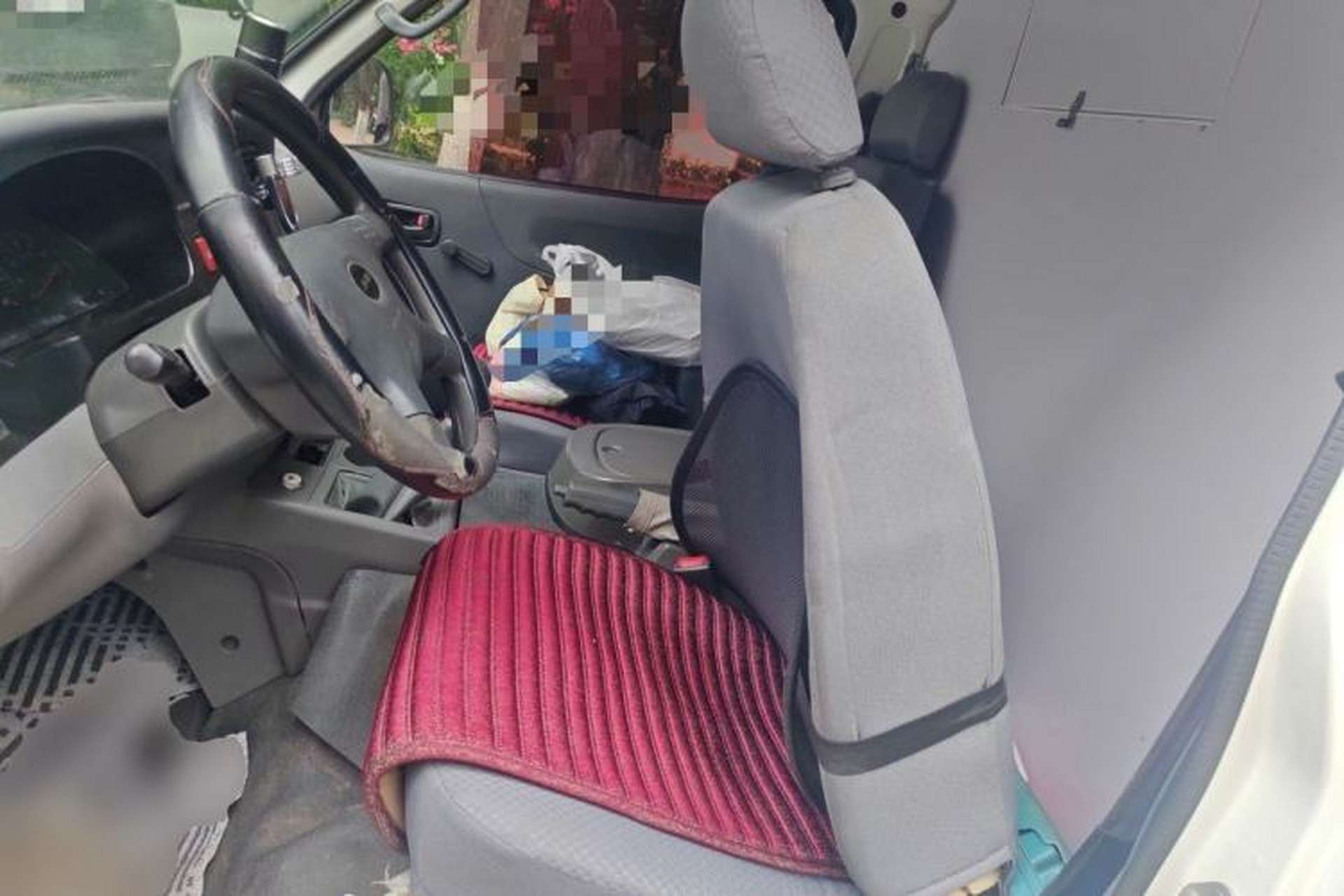 Used Jinbei Hiace 2018 2.0L Fifth-Generation Box Truck Standard Roof 2 Seats 4G21C Left Rear Seat