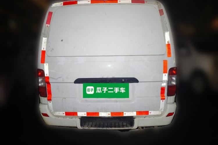 Used Jinbei Hiace 2018 2.0L Fifth-Generation Box Truck Standard Roof 2 Seats 4G21C Rear