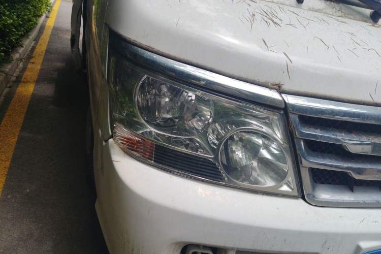 Used Jinbei Hiace 2018 2.0L Fifth-Generation Kuaiyun Standard Version Standard Roof 6 Seats V19S Right Front Headlight