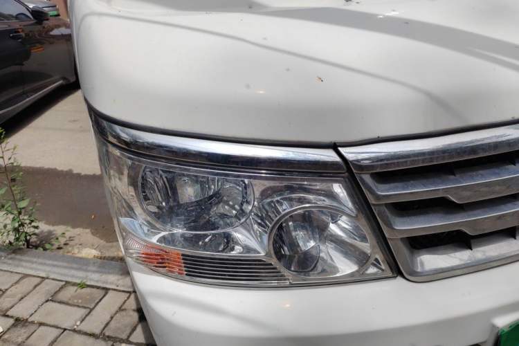 Used Jinbei Hiace 2018 2.0L Fifth-Generation Box Truck Standard Roof 2 Seats 4G19 Right Front Headlight