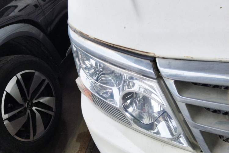 Used Jinbei Hiace 2018 2.0L Fifth-Generation Kuaiyun Luxury Standard Top 6-Seater V19S Right Front Headlight