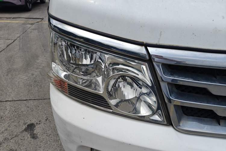 Used Jinbei Hiace 2018 2.0L Fifth-Generation Kuaiyun Luxury Standard Top 6-Seater V19S Right Front Headlight