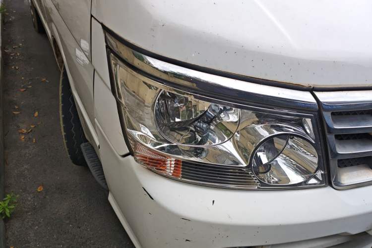 Used Jinbei Hiace 2018 2.0L Fifth-Generation Kuaiyun Luxury Standard Top 6-Seater V19S Right Front Headlight