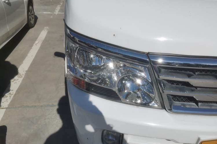 Used Jinbei Hiace 2018 2.0L Fifth-Generation Kuaiyunwang Deluxe Standard Top 10-Seater 4G21C Right Front Headlight