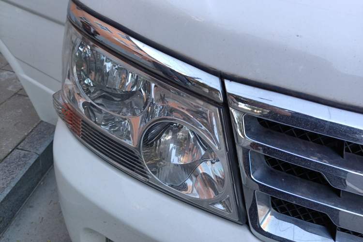 Used Jinbei Hiace 2018 2.0L Fifth-Generation Kuaiyun Standard Version Standard Roof 6 Seats V19S Right Front Headlight