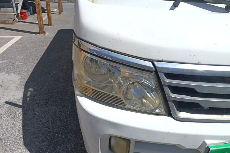 Used Jinbei Hiace 2018 2.0L Fifth-Generation Kuaiyun Luxury Standard Top 6-Seater V19S Right Front Headlight