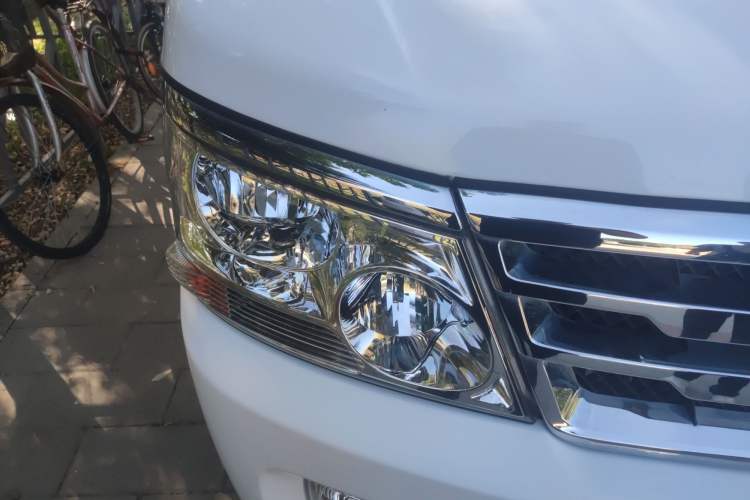 Used Jinbei Hiace 2018 2.0L Fifth-Generation Kuaiyunwang Deluxe Standard Top 10-Seater 4G21C Right Front Headlight