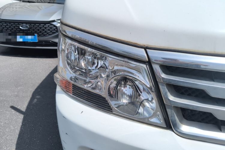 Used Jinbei Hiace 2018 2.0L Fifth-Generation Kuaiyun Luxury Standard Top 6-Seater V19S Right Front Headlight
