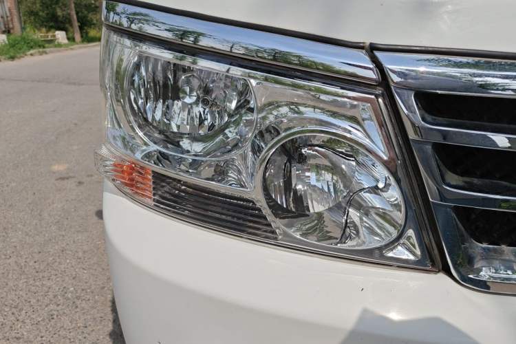 Used Jinbei Hiace 2018 2.0L Fifth-Generation Kuaiyunwang Luxury Standard Top 10-Seater 4G19 Right Front Headlight