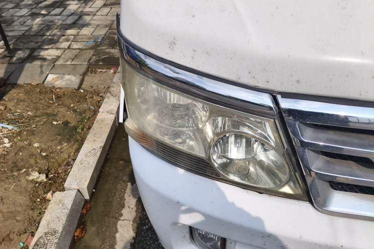 Used Jinbei Hiace 2018 2.0L Fifth-Generation Box Truck Standard Roof 2 Seats 4G19 Right Front Headlight