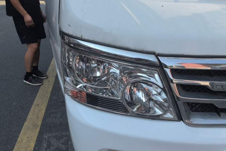 Used Jinbei Hiace 2018 2.0L Fifth-Generation Box Truck Standard Roof 2 Seats 4G19 Right Front Headlight