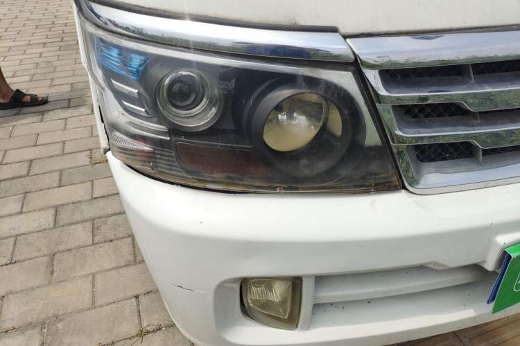 Used Jinbei Hiace 2018 2.0L Fifth-Generation Box Truck Standard Roof 2 Seats 4G19 Right Front Headlight