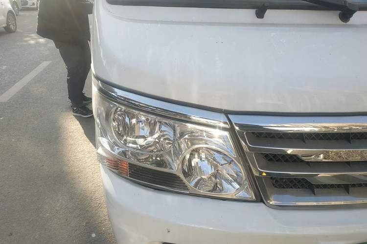 Used Jinbei Hiace 2018 2.0L Fifth-Generation Kuaiyun Standard Version Standard Roof 6 Seats V19S Right Front Headlight