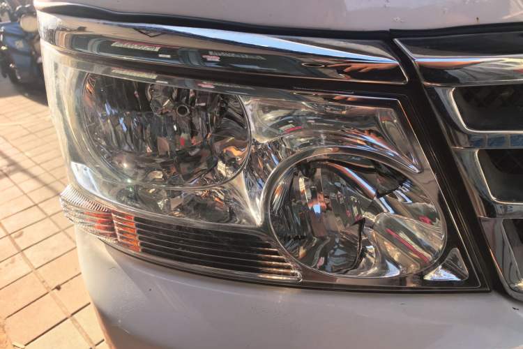 Used Jinbei Hiace 2018 2.0L Fifth-Generation Kuaiyunwang Deluxe Standard Top 10-Seater 4G21C Right Front Headlight