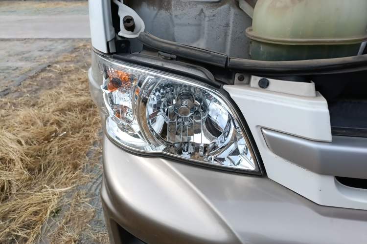 Used Jinbei Hiace 2018 2.4L Da Hai Shi W Manual 11-Seater Luxury Version 4RB2 Right Front Headlight