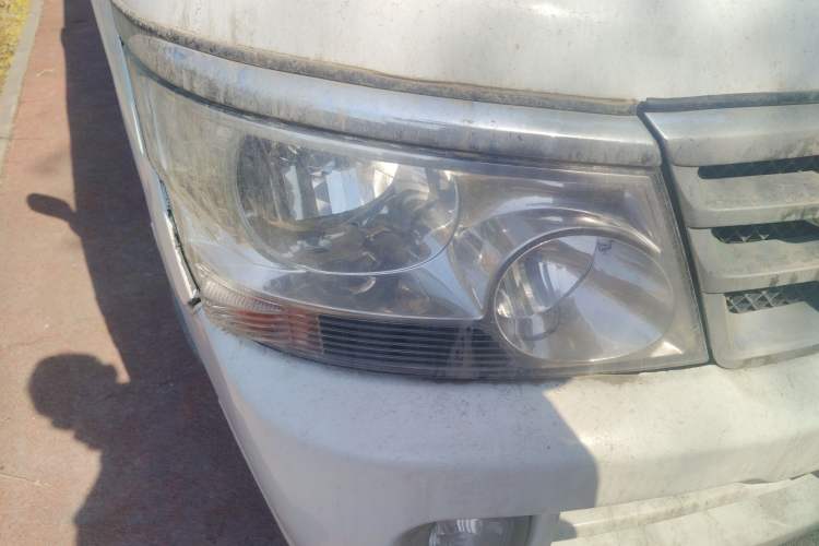 Used Jinbei Hiace 2018 2.0L Fifth-Generation Box Truck Standard Roof 2 Seats 4G19 Right Front Headlight