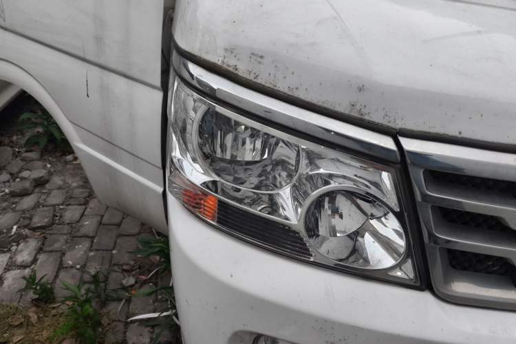 Used Jinbei Hiace 2018 2.0L Fifth-Generation Box Truck Standard Roof 2 Seats 4G19 Right Front Headlight