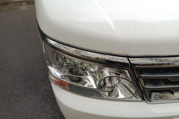 Used Jinbei Hiace 2018 2.0L Fifth-Generation Box Truck Standard Roof 2 Seats 4G19 Right Front Headlight