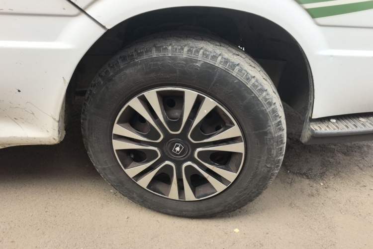 Used Jinbei Hiace 2018 2.0L Fifth-Generation Kuaiyun Luxury Standard Top 6-Seater V19S Right Front Wheel Hub