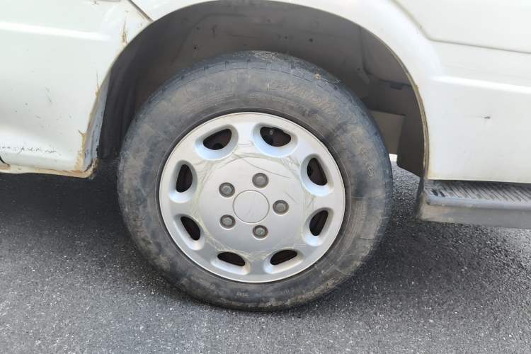 Used Jinbei Hiace 2018 2.0L Fifth-Generation Kuaiyun Luxury Standard Top 6-Seater V19S Right Front Wheel Hub