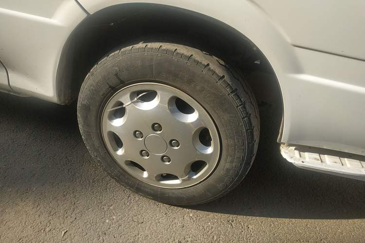 Used Jinbei Hiace 2018 2.0L Fifth-Generation Kuaiyun Standard Version Standard Roof 6 Seats V19S Right Front Wheel Hub