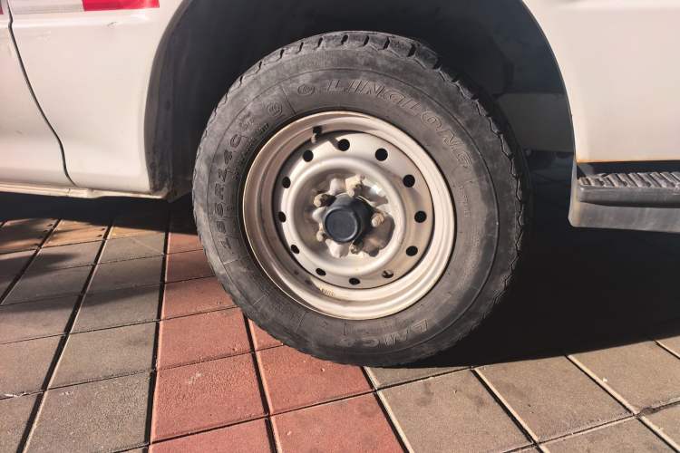 Used Jinbei Hiace 2018 2.0L Fifth-Generation Kuaiyunwang Deluxe Standard Top 10-Seater 4G21C Right Front Wheel Hub