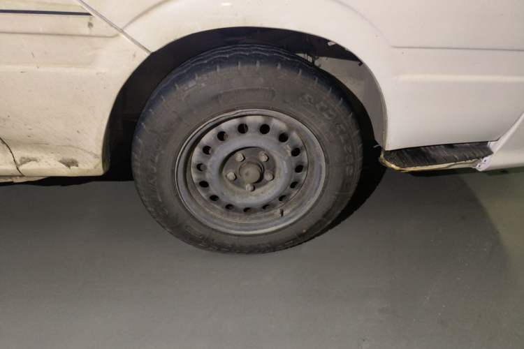 Used Jinbei Hiace 2018 2.0L Fifth-Generation Kuaiyun Luxury Standard Top 6-Seater V19S Right Front Wheel Hub