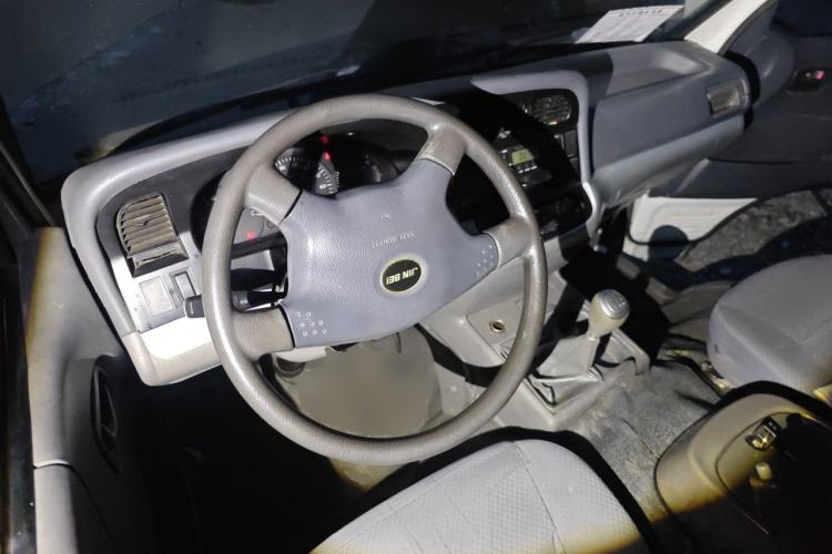Used Jinbei Hiace 2018 2.0L Fifth-Generation Box Truck Standard Roof 2 Seats 4G19 Steering Wheel