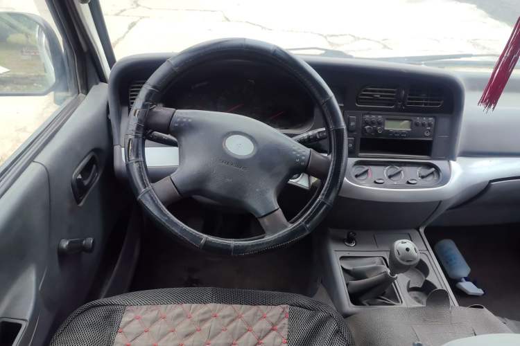 Used Jinbei Hiace 2018 2.0L Fifth-Generation Box Truck Standard Roof 2 Seats 4G19 Steering Wheel