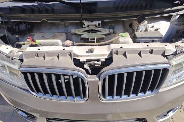 Used Jinbei Hiace  Engine Bay