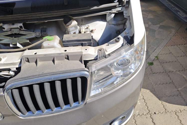Used Jinbei Hiace  Engine Bay Left