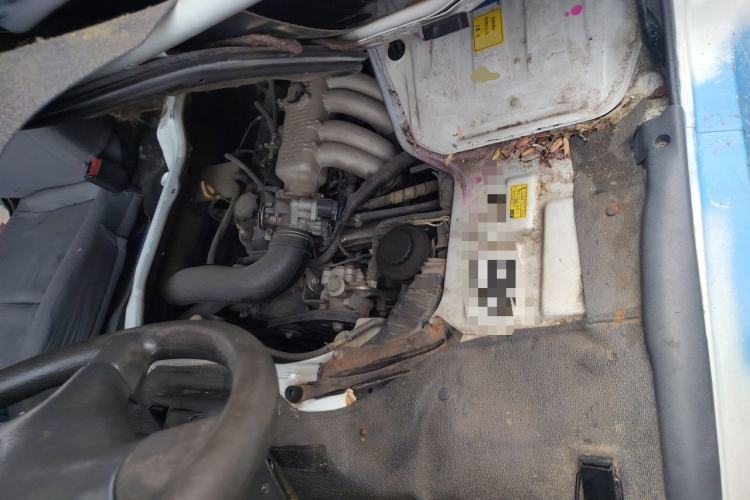 Used Jinbei Hiace  Engine Bay