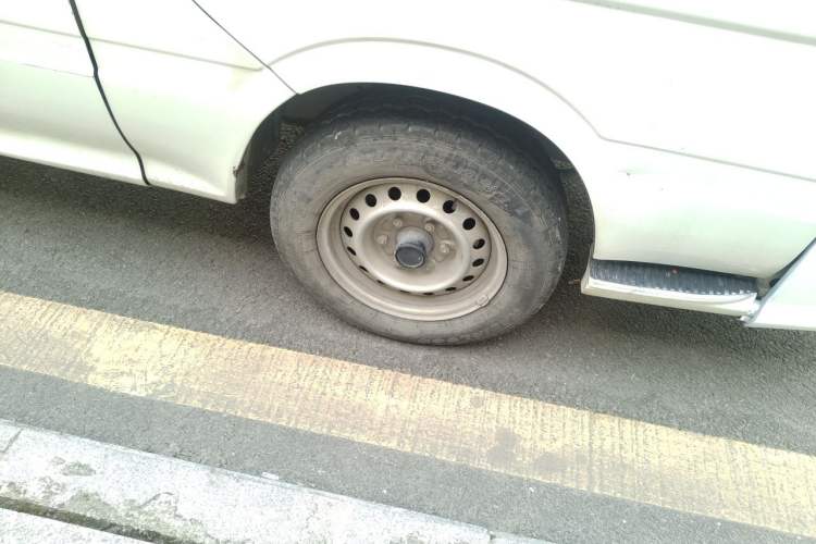 Used Jinbei Hiace  Right Front Wheel Hub