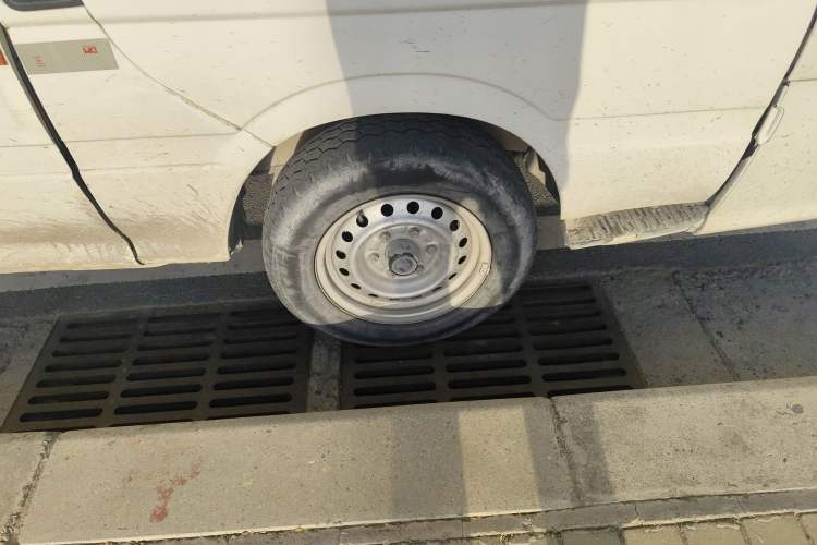 Used Jinbei Hiace  Right Front Wheel Hub