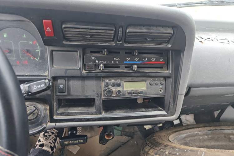 Used Jinbei Hiace 2020 2.0L Xiangyun Series Luxury Van High Roof China VI Standard Model 1TZS Audio And AC Panel